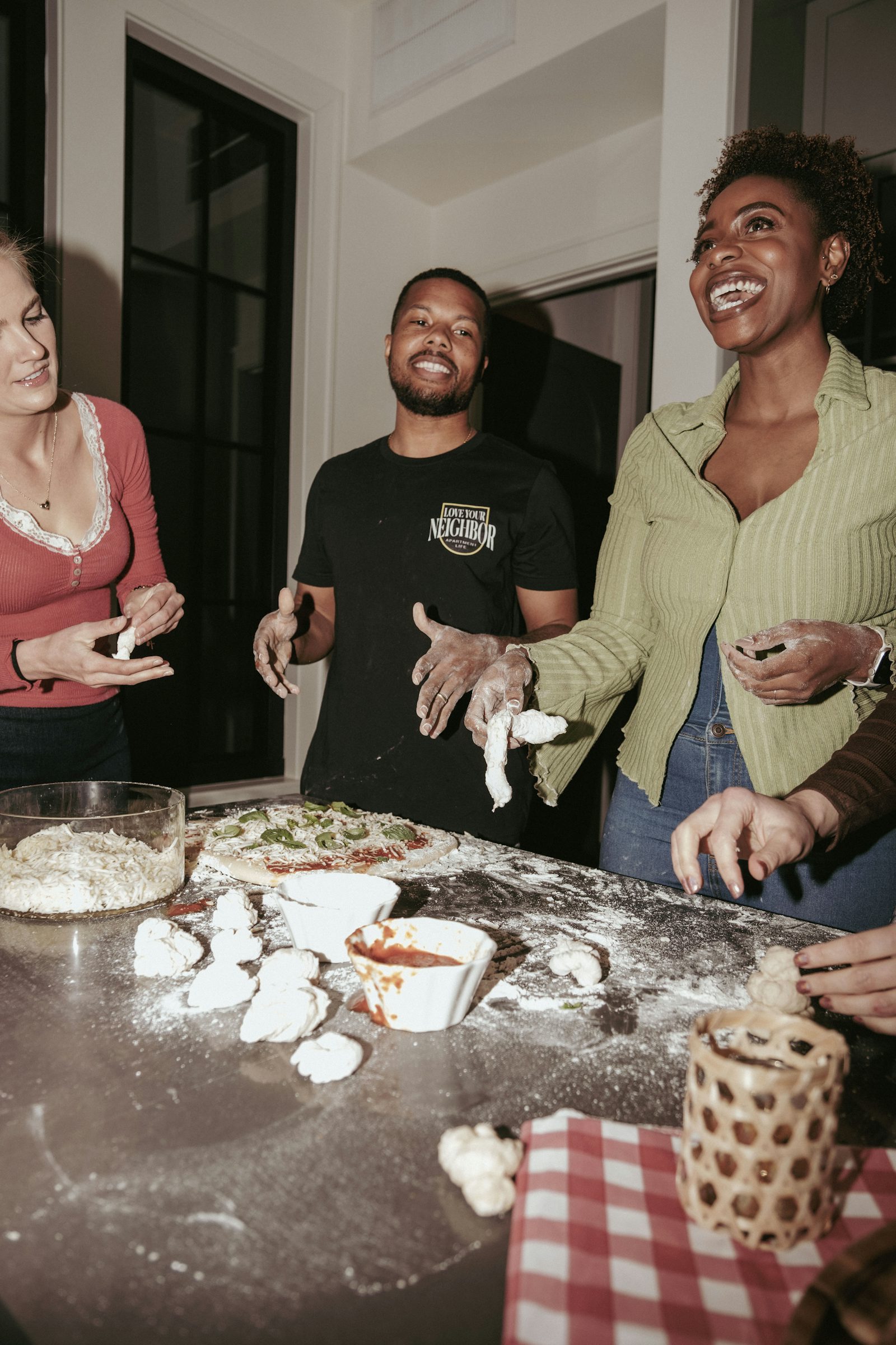 Friends with different cooking confidence preparing food together